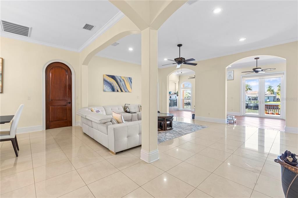 En Venta: $2,300,000 (5 camas, 4 baños, 4189 Pies cuadrados)
