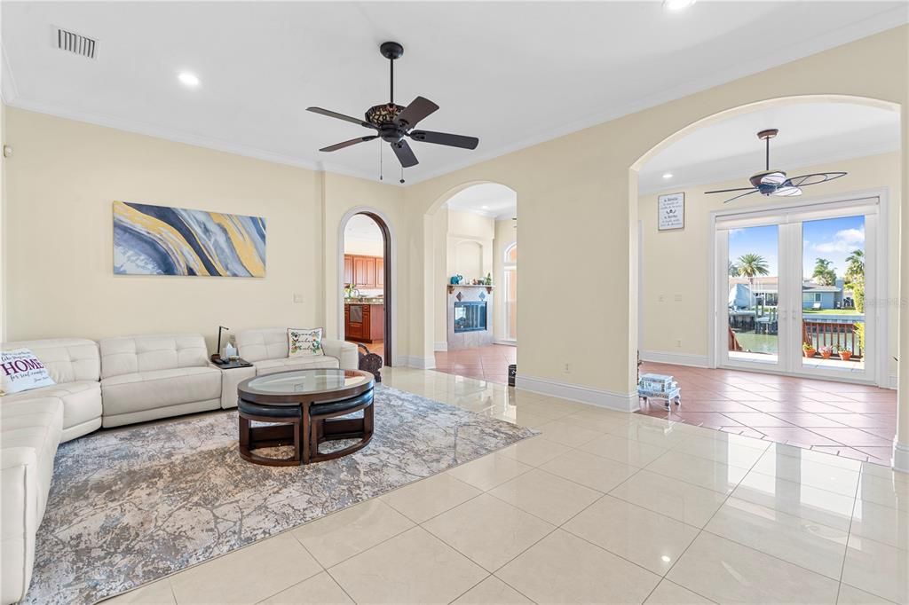 En Venta: $2,300,000 (5 camas, 4 baños, 4189 Pies cuadrados)