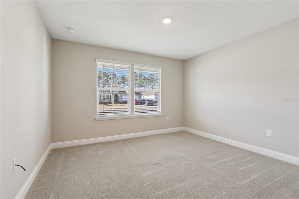 En Venta: $409,000 (4 camas, 2 baños, 1984 Pies cuadrados)