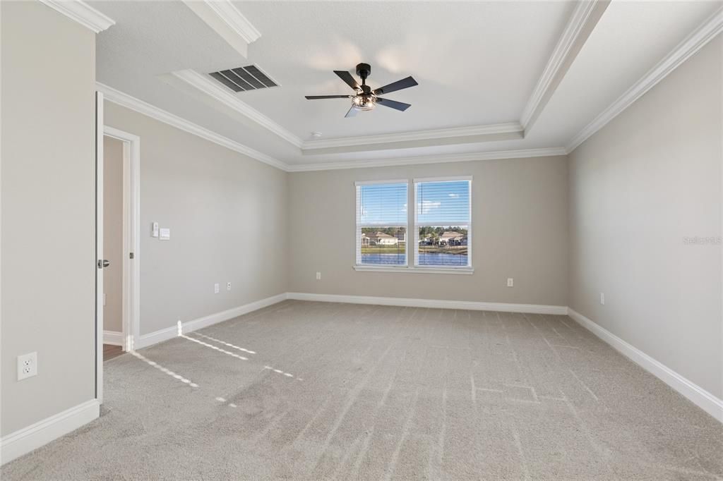 En Venta: $409,000 (4 camas, 2 baños, 1984 Pies cuadrados)