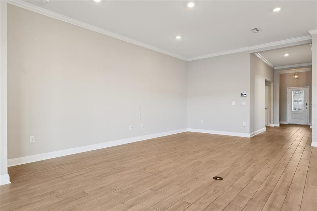 En Venta: $409,000 (4 camas, 2 baños, 1984 Pies cuadrados)