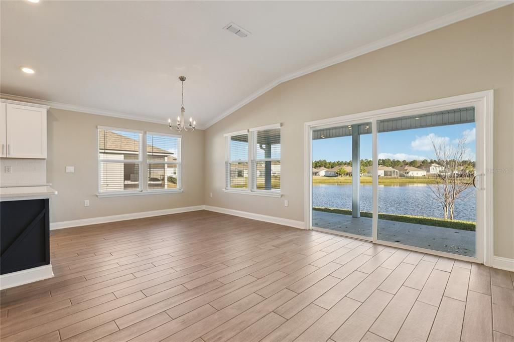 En Venta: $409,000 (4 camas, 2 baños, 1984 Pies cuadrados)