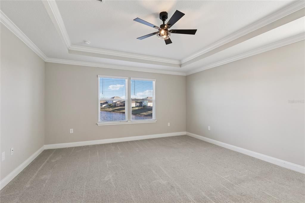 En Venta: $409,000 (4 camas, 2 baños, 1984 Pies cuadrados)