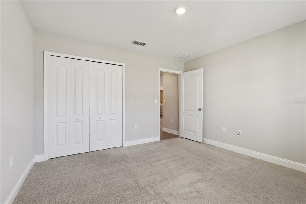 En Venta: $409,000 (4 camas, 2 baños, 1984 Pies cuadrados)