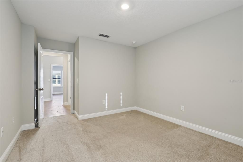 En Venta: $409,000 (4 camas, 2 baños, 1984 Pies cuadrados)