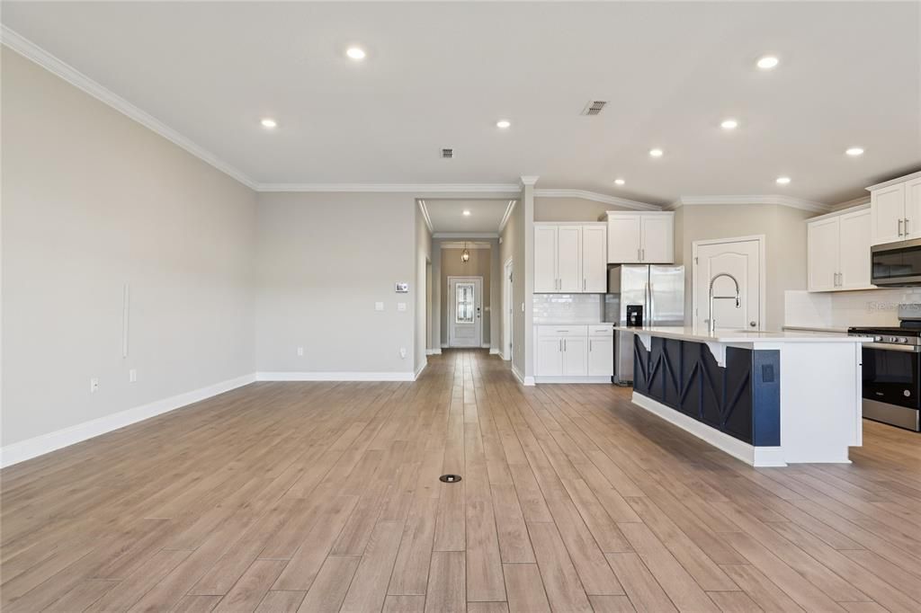 En Venta: $409,000 (4 camas, 2 baños, 1984 Pies cuadrados)