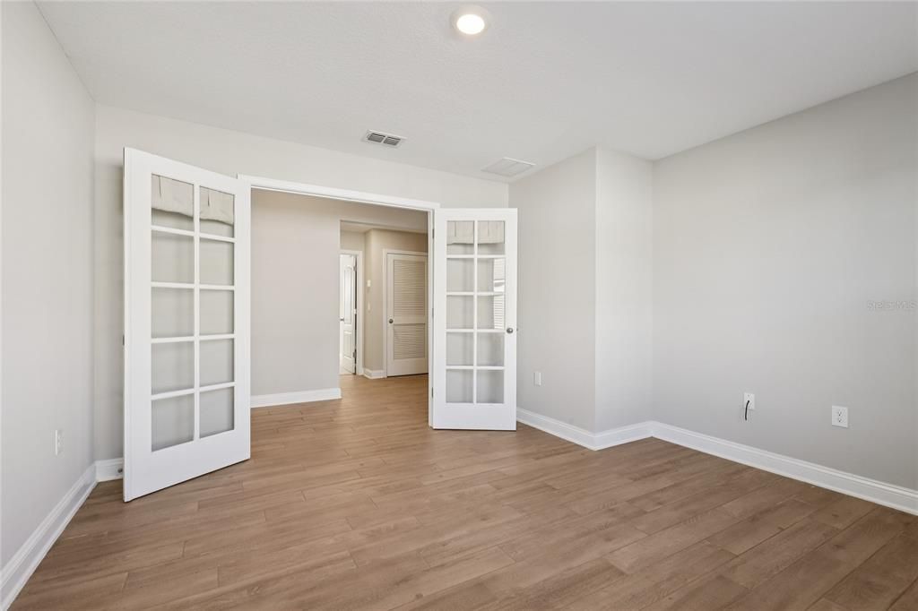 En Venta: $409,000 (4 camas, 2 baños, 1984 Pies cuadrados)