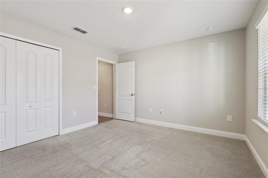 En Venta: $409,000 (4 camas, 2 baños, 1984 Pies cuadrados)