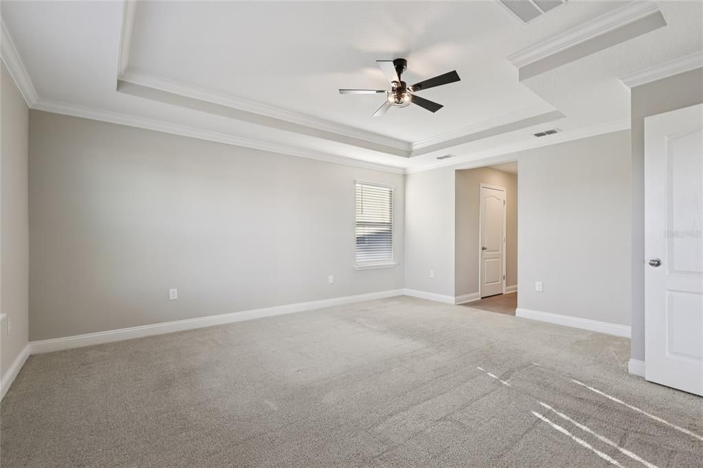 En Venta: $409,000 (4 camas, 2 baños, 1984 Pies cuadrados)