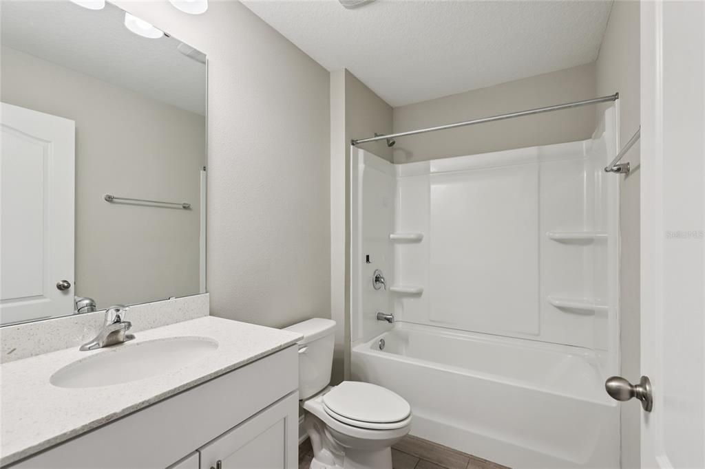 En Venta: $409,000 (4 camas, 2 baños, 1984 Pies cuadrados)