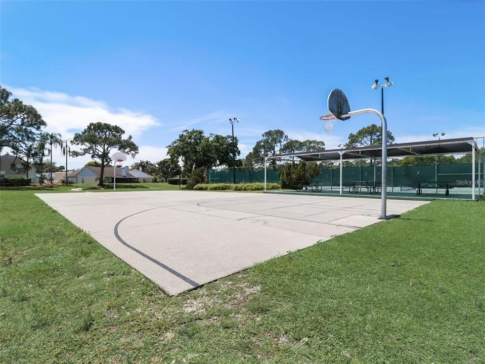 Active With Contract: $1,800 (2 beds, 2 baths, 914 Square Feet)