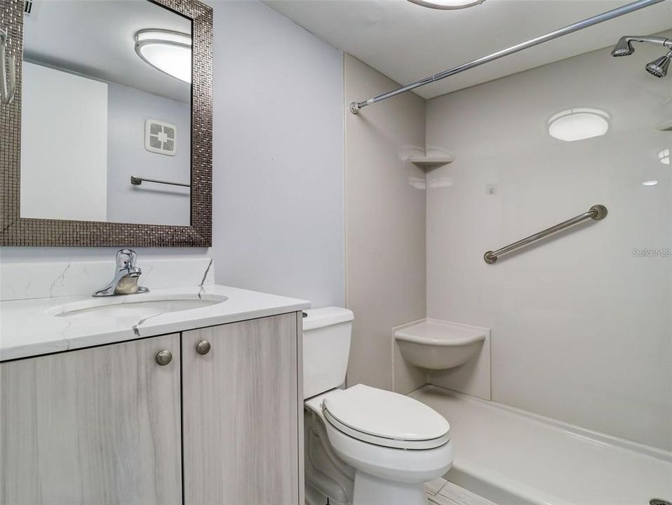 Active With Contract: $1,800 (2 beds, 2 baths, 914 Square Feet)