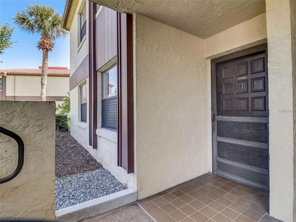 Active With Contract: $1,800 (2 beds, 2 baths, 914 Square Feet)