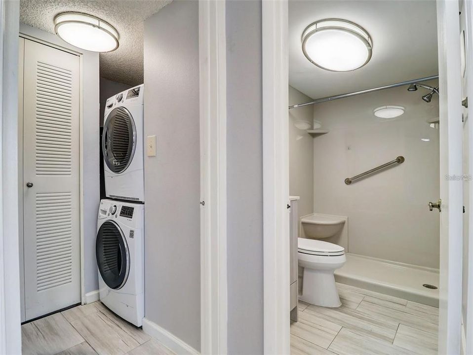 Active With Contract: $1,800 (2 beds, 2 baths, 914 Square Feet)