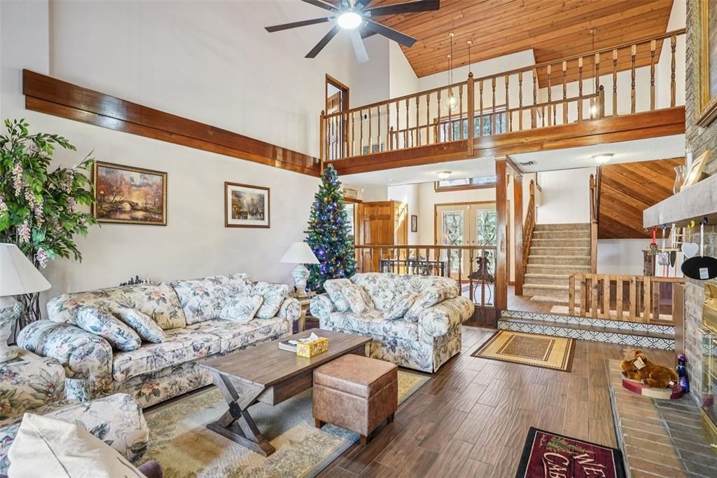 En Venta: $1,199,000 (5 camas, 4 baños, 5096 Pies cuadrados)