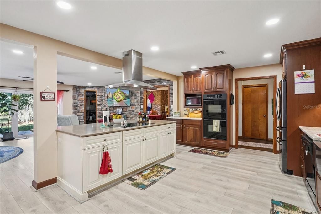 En Venta: $1,199,000 (5 camas, 4 baños, 5096 Pies cuadrados)