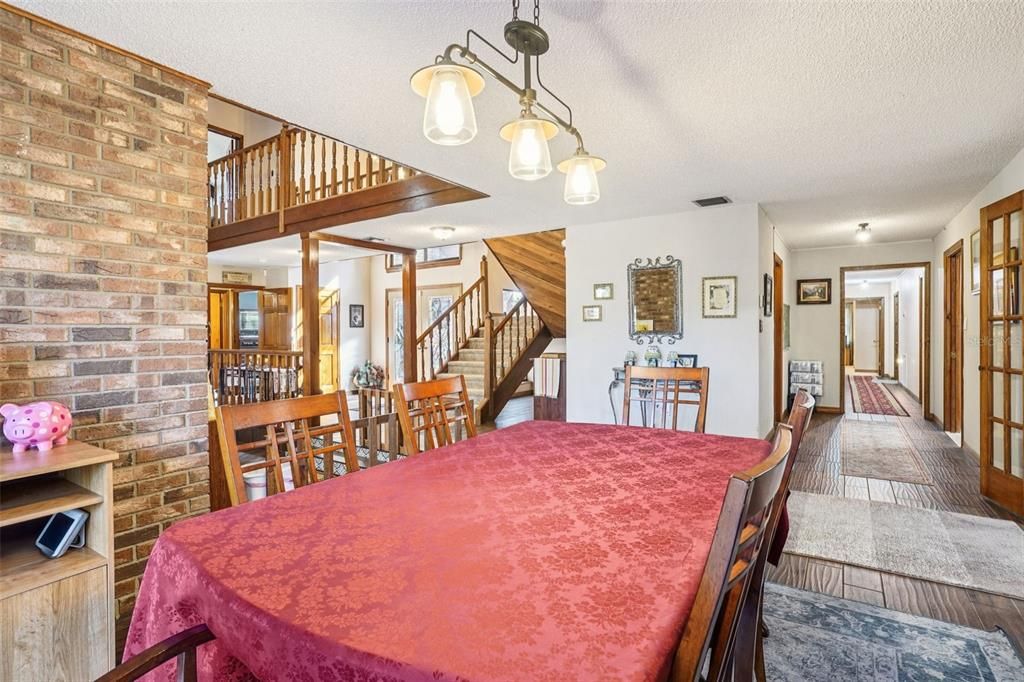 En Venta: $1,199,000 (5 camas, 4 baños, 5096 Pies cuadrados)