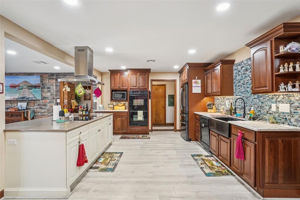 En Venta: $1,199,000 (5 camas, 4 baños, 5096 Pies cuadrados)