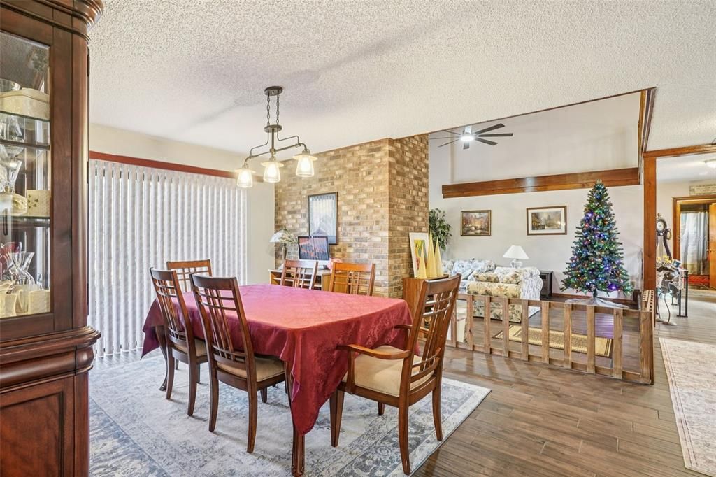 En Venta: $1,199,000 (5 camas, 4 baños, 5096 Pies cuadrados)
