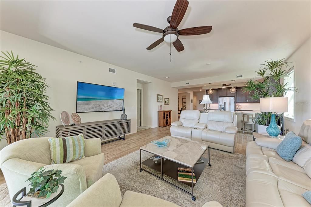 На продажу: $725,000 (3 спален, 2 ванн, 2168 Квадратных фут)