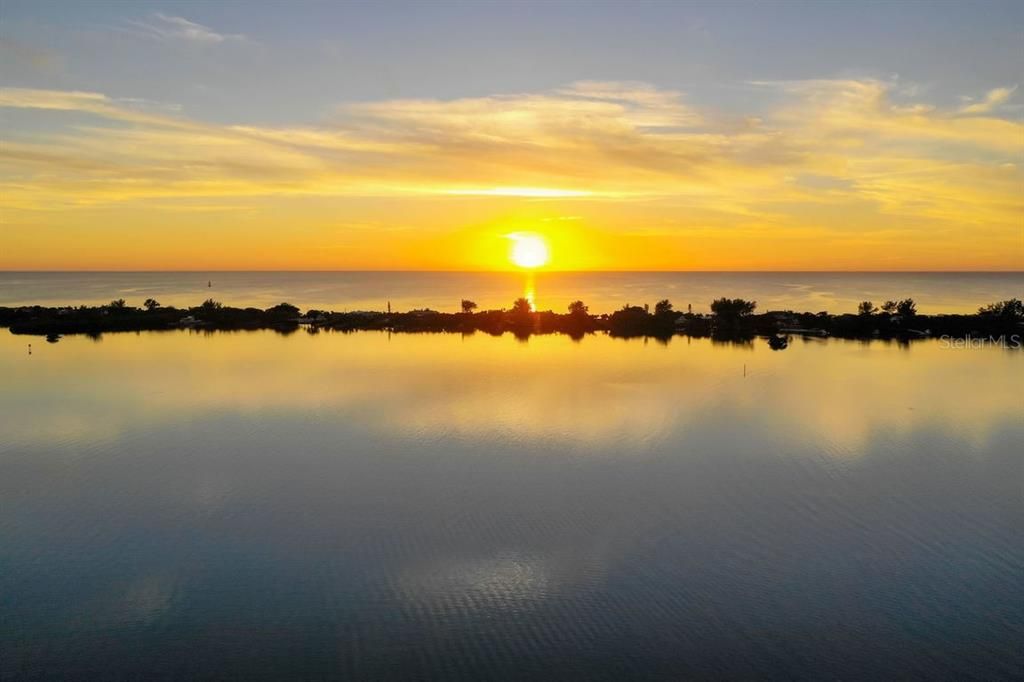 На продажу: $725,000 (3 спален, 2 ванн, 2168 Квадратных фут)