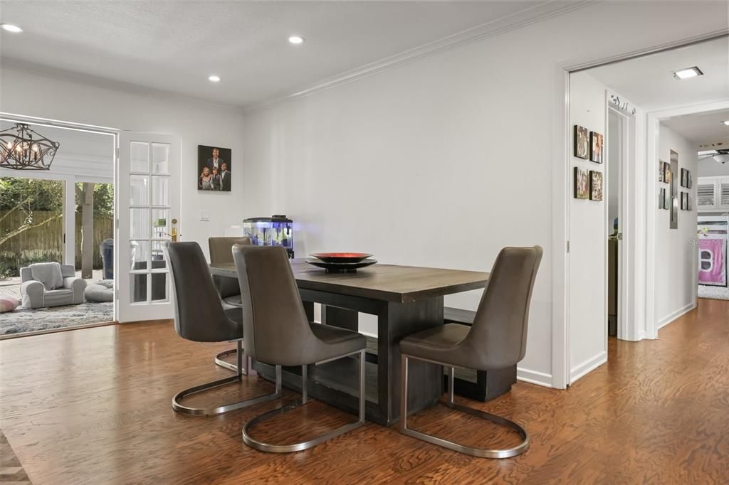 Activo con contrato: $975,000 (3 camas, 3 baños, 2192 Pies cuadrados)