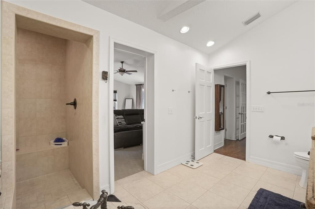 Activo con contrato: $975,000 (3 camas, 3 baños, 2192 Pies cuadrados)