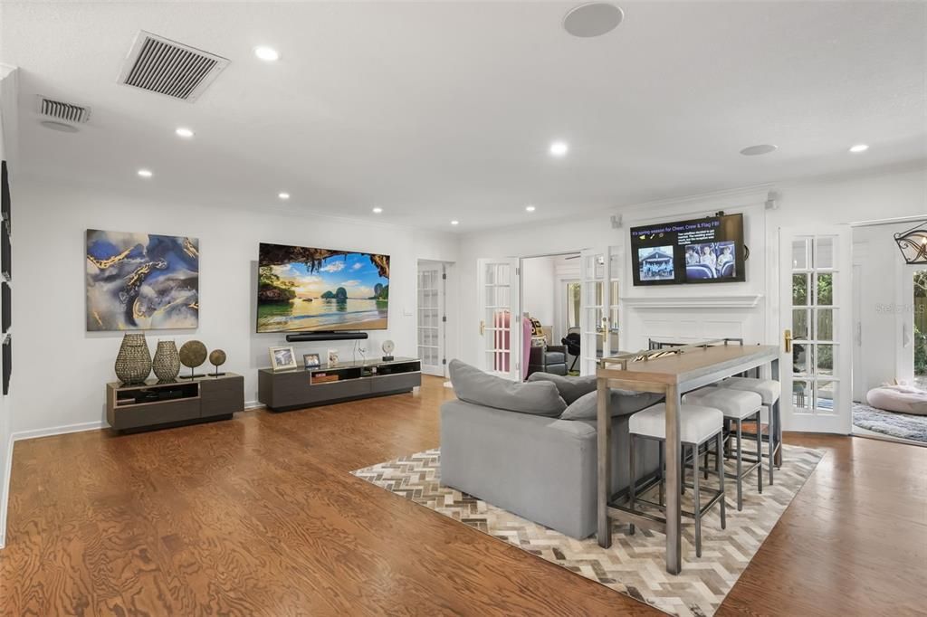 Activo con contrato: $975,000 (3 camas, 3 baños, 2192 Pies cuadrados)