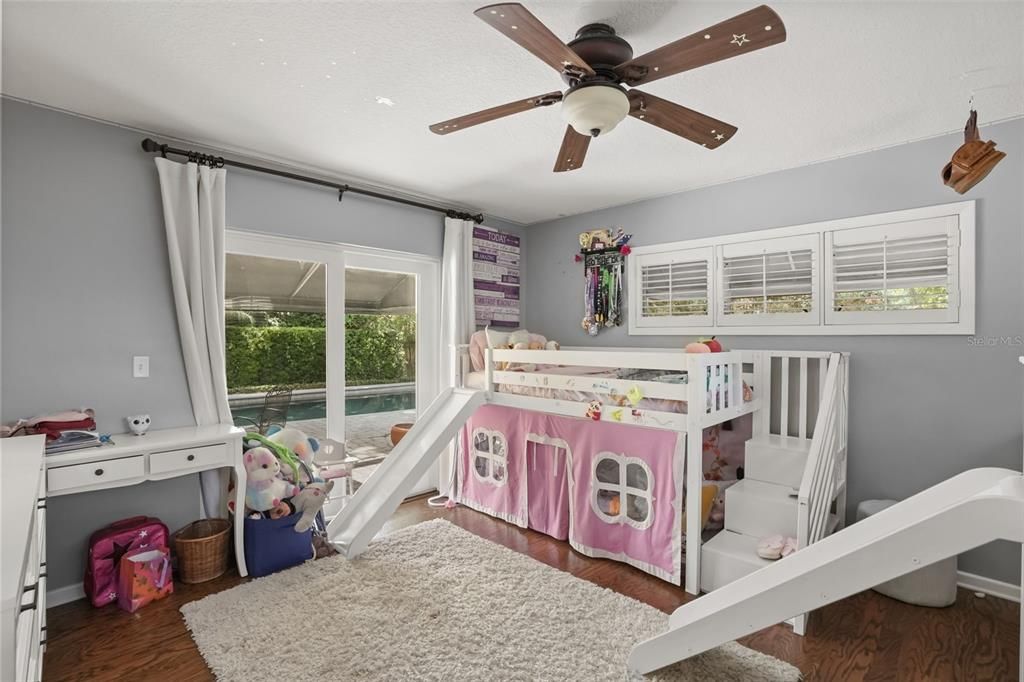Activo con contrato: $975,000 (3 camas, 3 baños, 2192 Pies cuadrados)