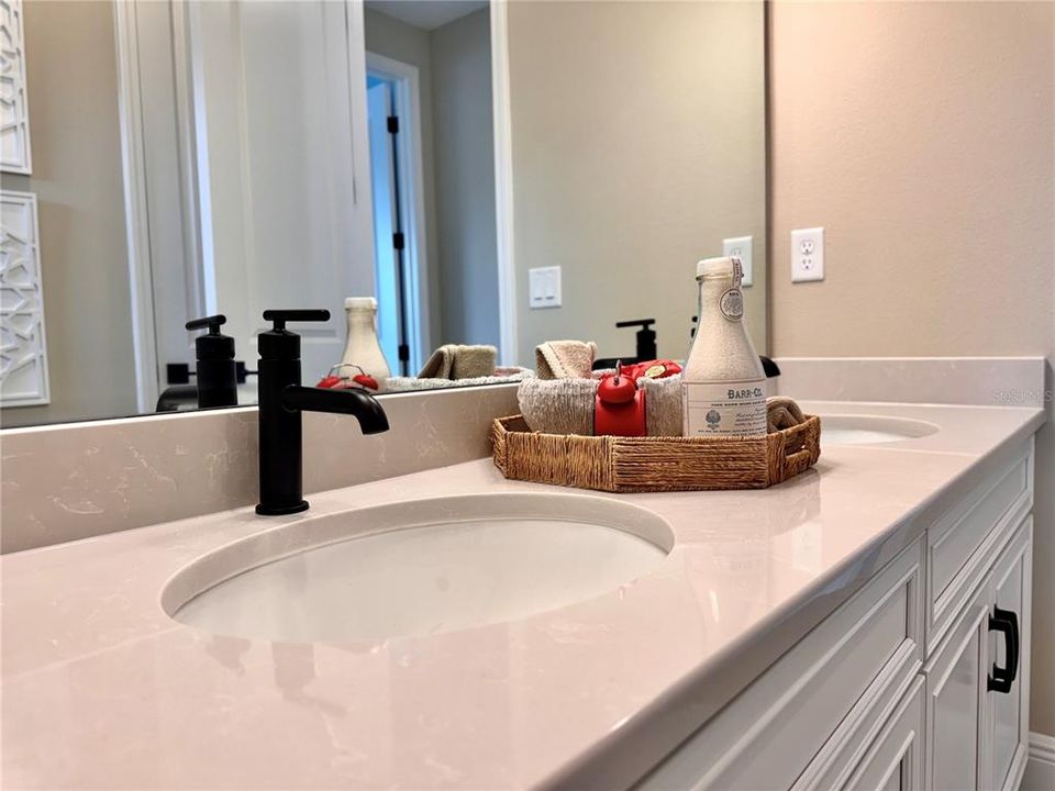 For Sale: $999,000 (4 beds, 2 baths, 2904 Square Feet)