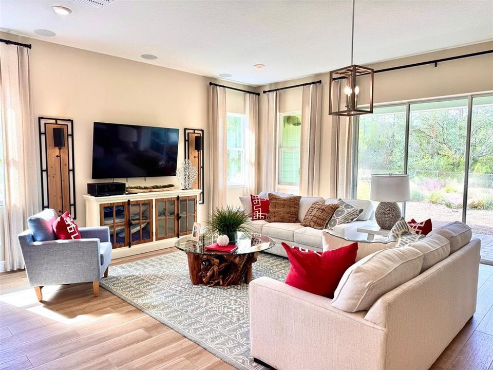 For Sale: $999,000 (4 beds, 2 baths, 2904 Square Feet)