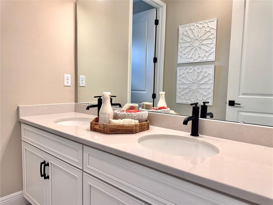 For Sale: $999,000 (4 beds, 2 baths, 2904 Square Feet)