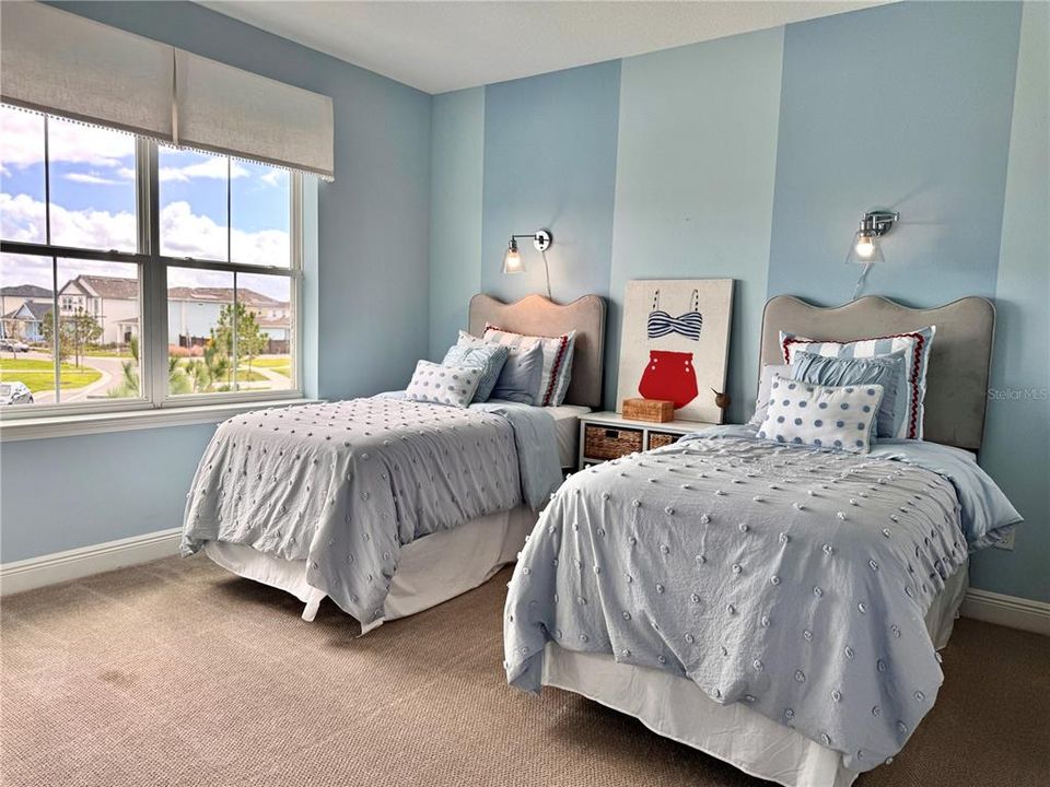 For Sale: $999,000 (4 beds, 2 baths, 2904 Square Feet)