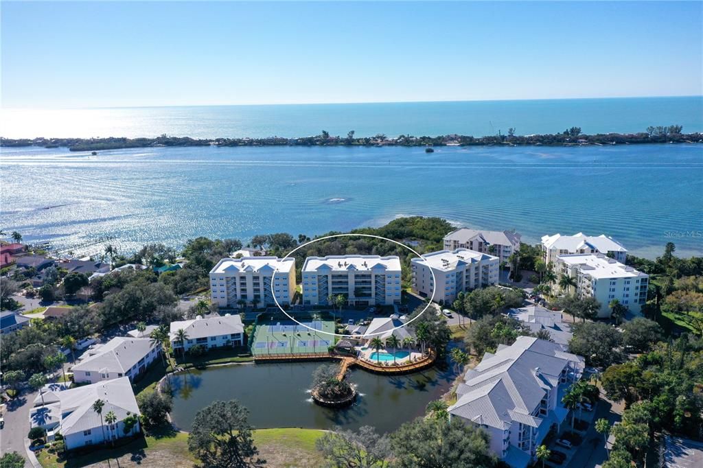 En Venta: $899,000 (3 camas, 2 baños, 2168 Pies cuadrados)