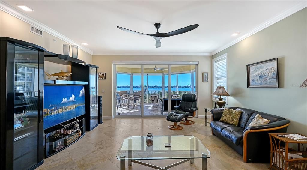 En Venta: $899,000 (3 camas, 2 baños, 2168 Pies cuadrados)