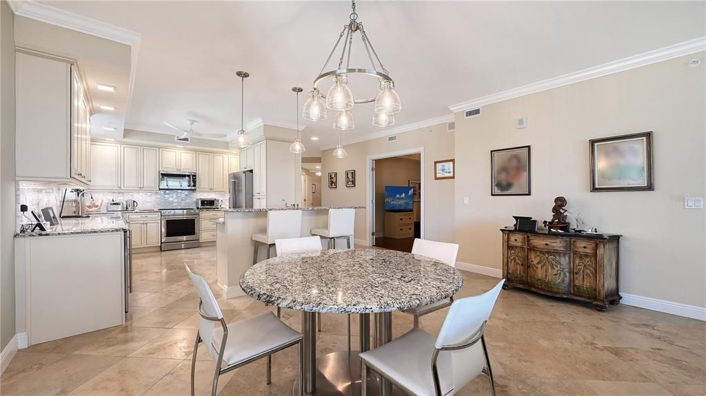 En Venta: $899,000 (3 camas, 2 baños, 2168 Pies cuadrados)