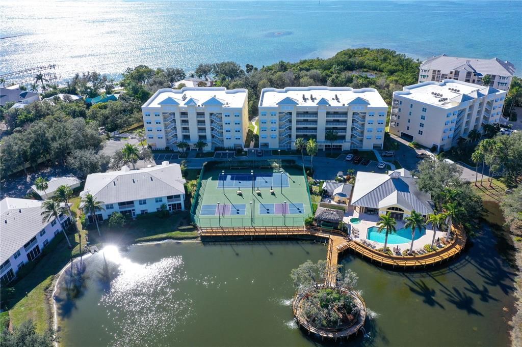 En Venta: $899,000 (3 camas, 2 baños, 2168 Pies cuadrados)