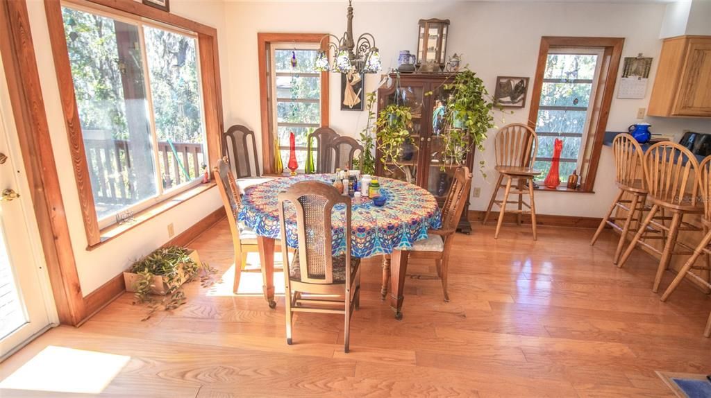 En Venta: $649,945 (3 camas, 2 baños, 1750 Pies cuadrados)
