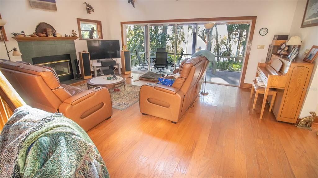 En Venta: $649,945 (3 camas, 2 baños, 1750 Pies cuadrados)