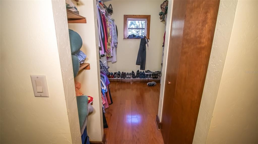 En Venta: $649,945 (3 camas, 2 baños, 1750 Pies cuadrados)