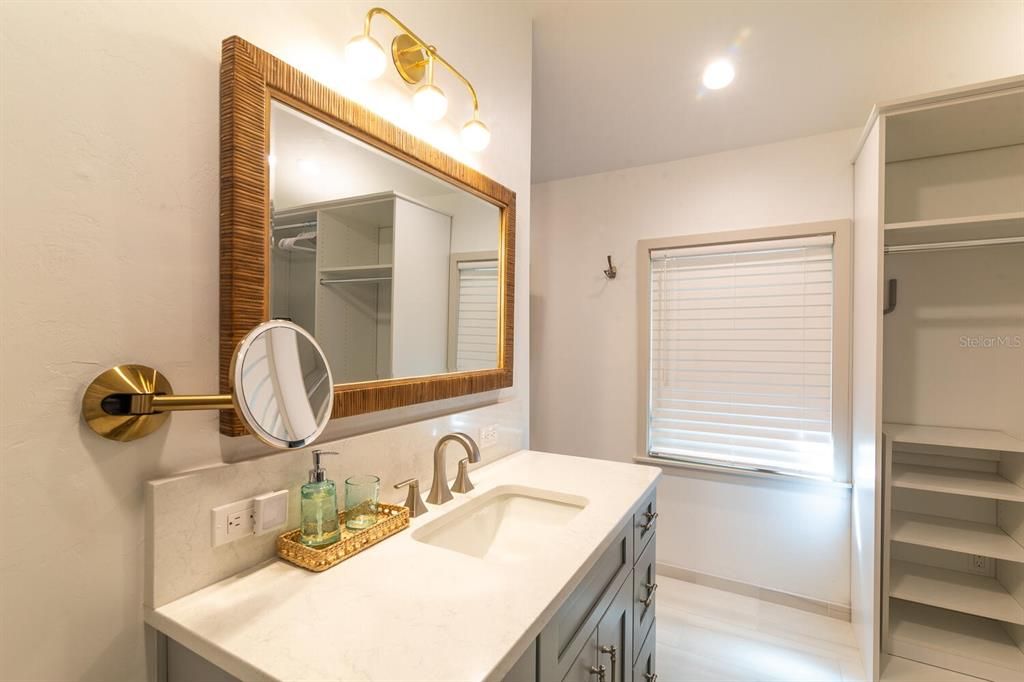 En Renta: $5,600 (4 camas, 2 baños, 1476 Pies cuadrados)