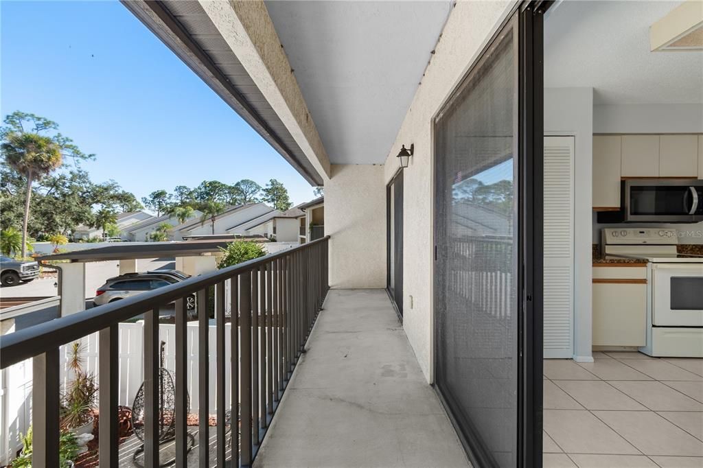 Active With Contract: $215,000 (2 beds, 2 baths, 1400 Square Feet)