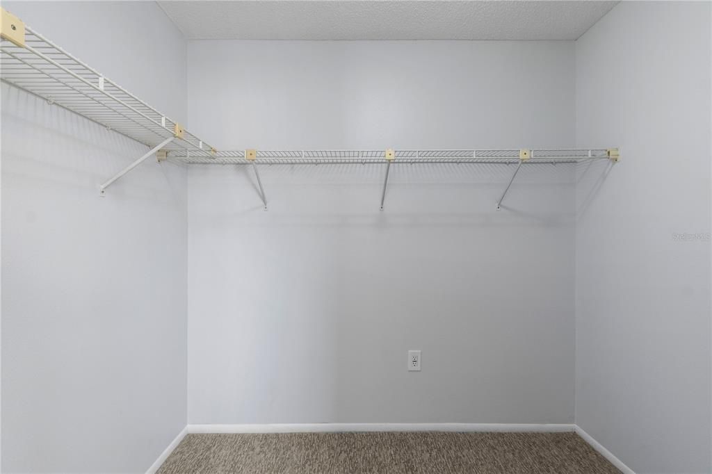 Active With Contract: $215,000 (2 beds, 2 baths, 1400 Square Feet)