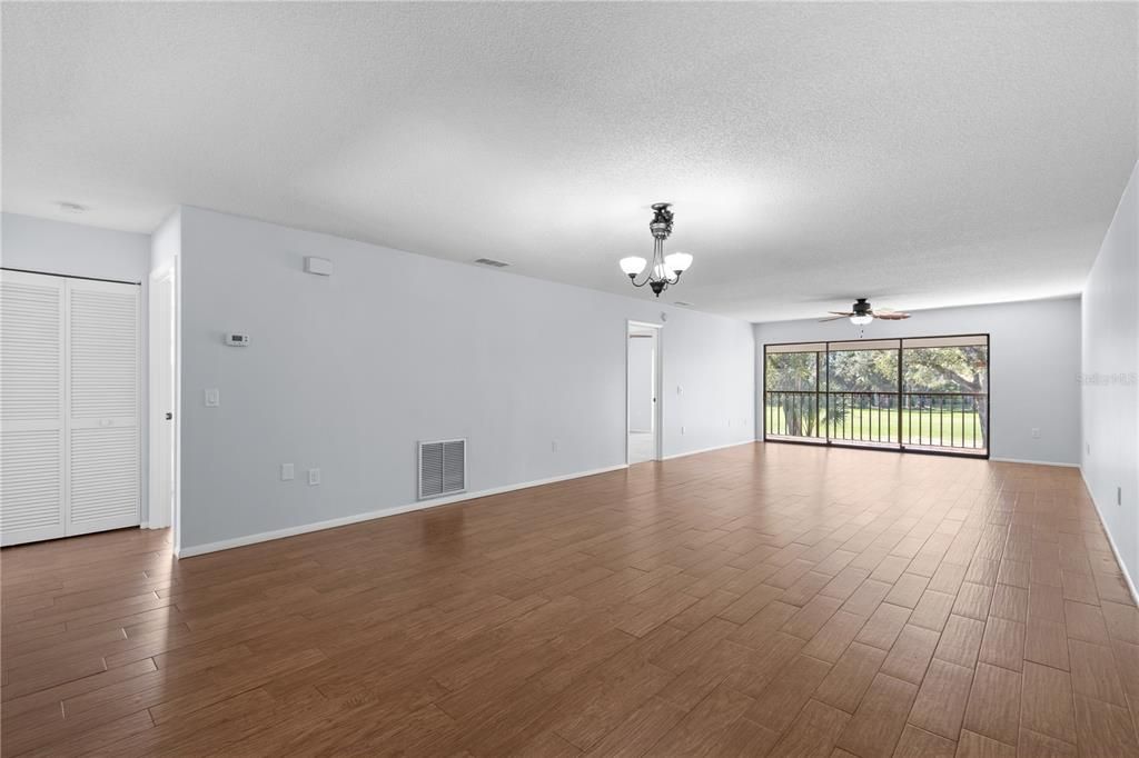 Active With Contract: $215,000 (2 beds, 2 baths, 1400 Square Feet)