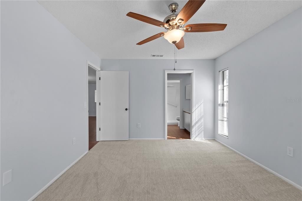 Active With Contract: $215,000 (2 beds, 2 baths, 1400 Square Feet)