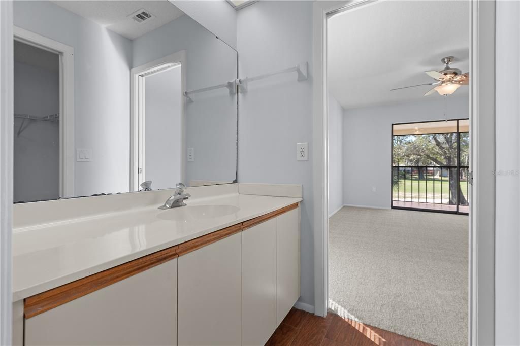 Active With Contract: $215,000 (2 beds, 2 baths, 1400 Square Feet)