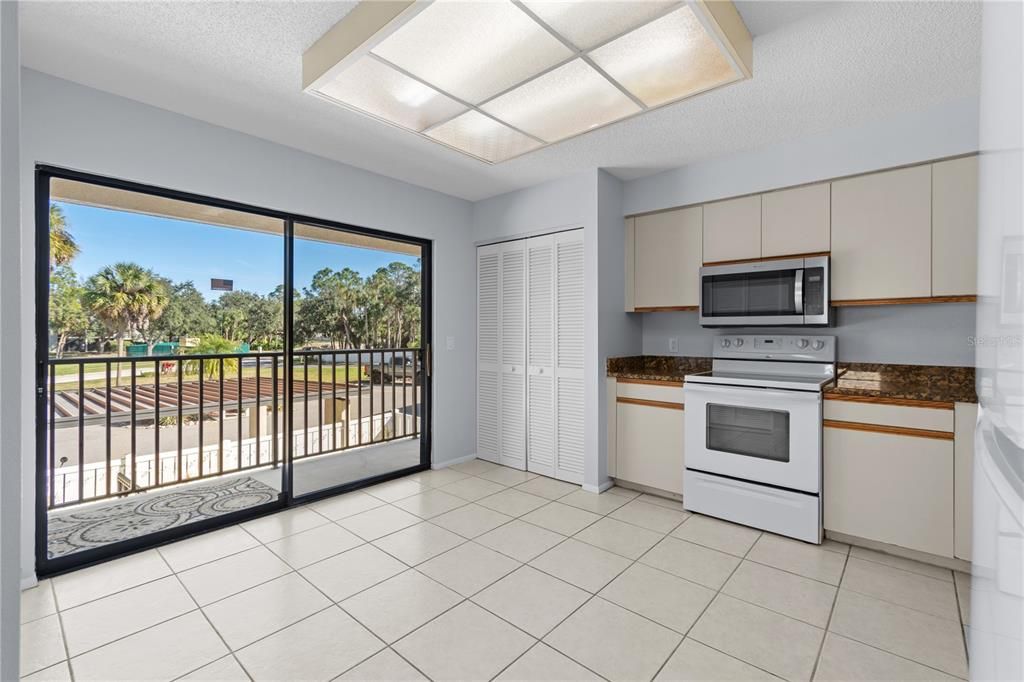 Active With Contract: $215,000 (2 beds, 2 baths, 1400 Square Feet)