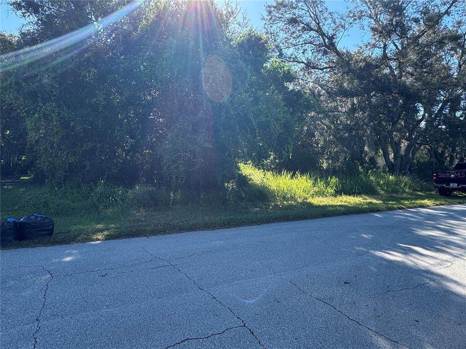 На продажу: $16,000 (0.19 acres)