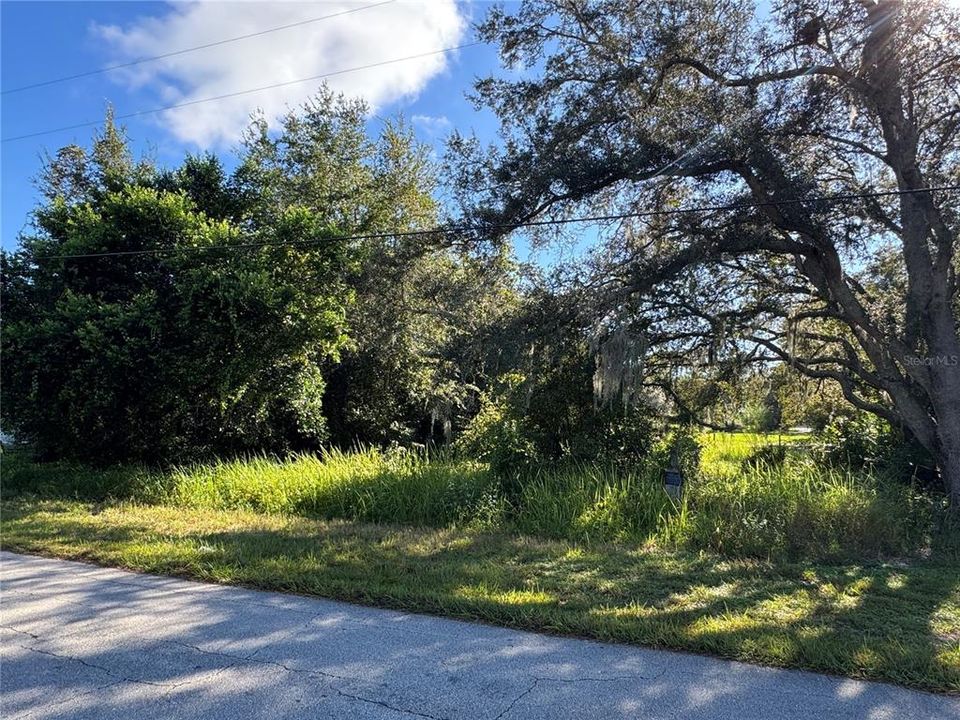 На продажу: $16,000 (0.19 acres)