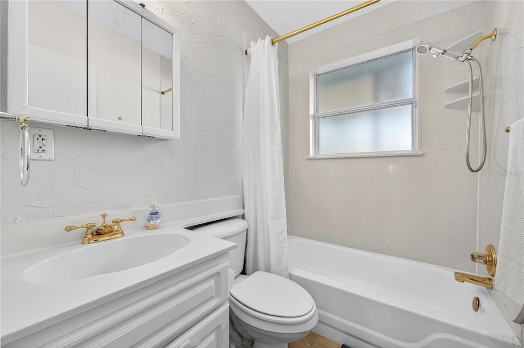 Activo con contrato: $350,000 (2 camas, 1 baños, 1190 Pies cuadrados)
